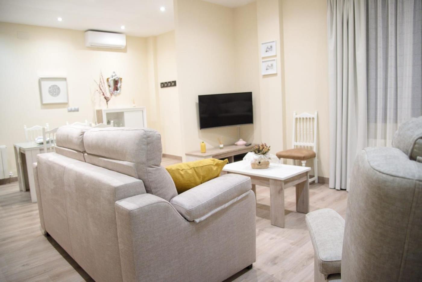 Dona Bernabela Apartment Baeza Luaran gambar